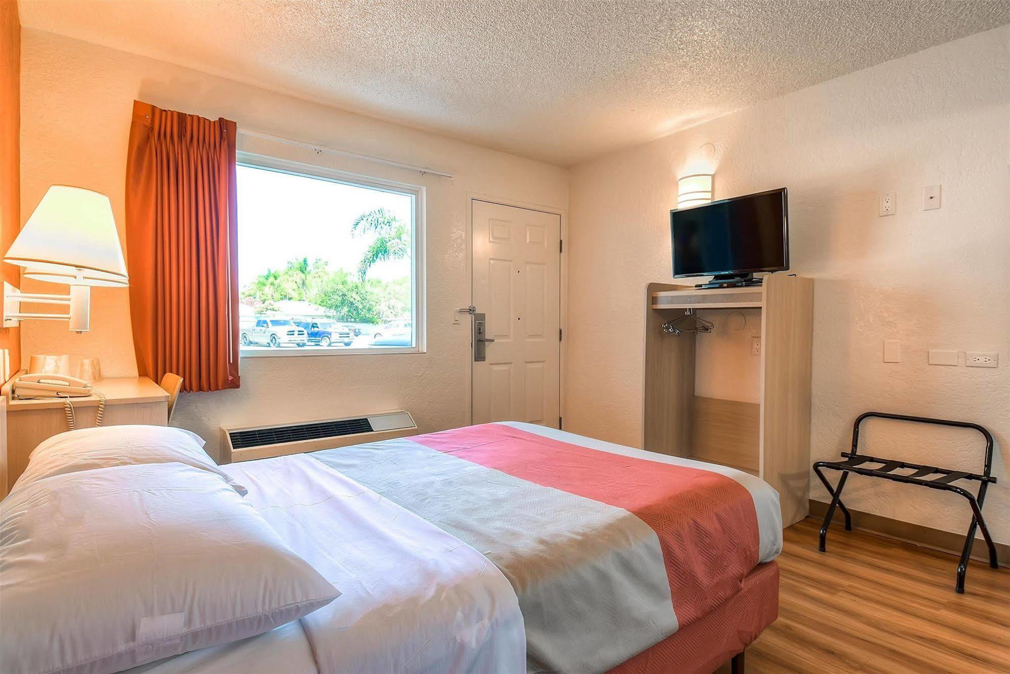 Motel 6-Norwalk, Ca - Los Angeles エクステリア 写真